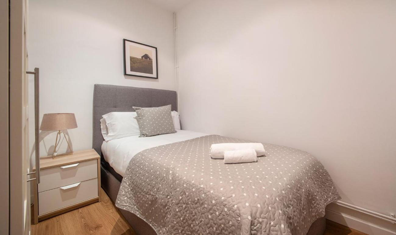 Apartamento De Cuatro En Calle Aribau Stylish Barcelona